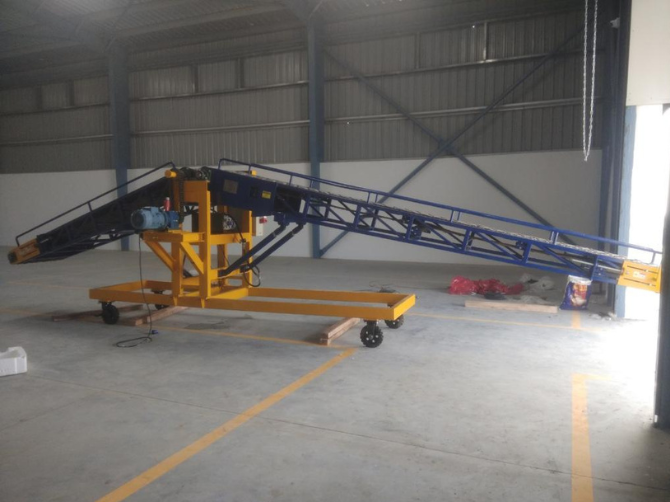 Mobile Conveyor for Truck Loading